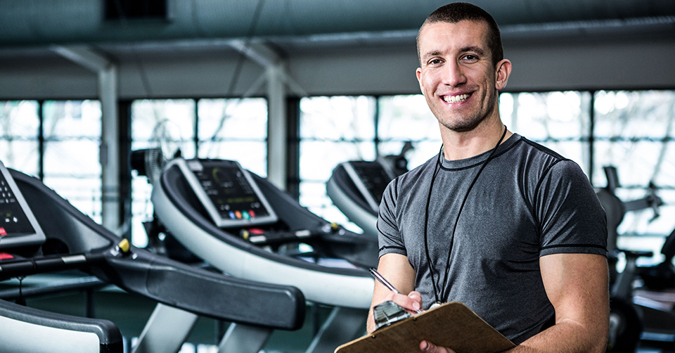 هل تحتاج شهادة للعمل كمدرب رياضي؟ الإجابة الكاملة للمبتدئين والمحترفين